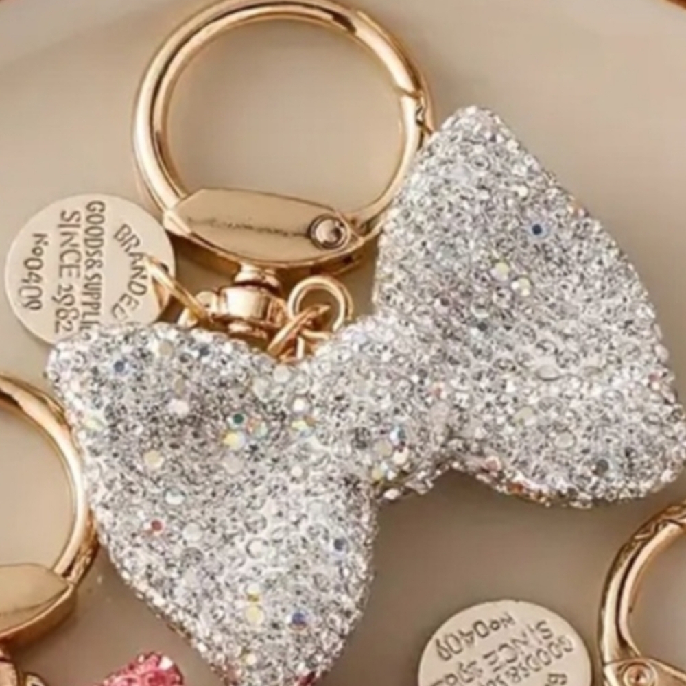 NWT Sparkling Clear Silver Rhinestones BOW Keychain Purse Charm Clip Keys House